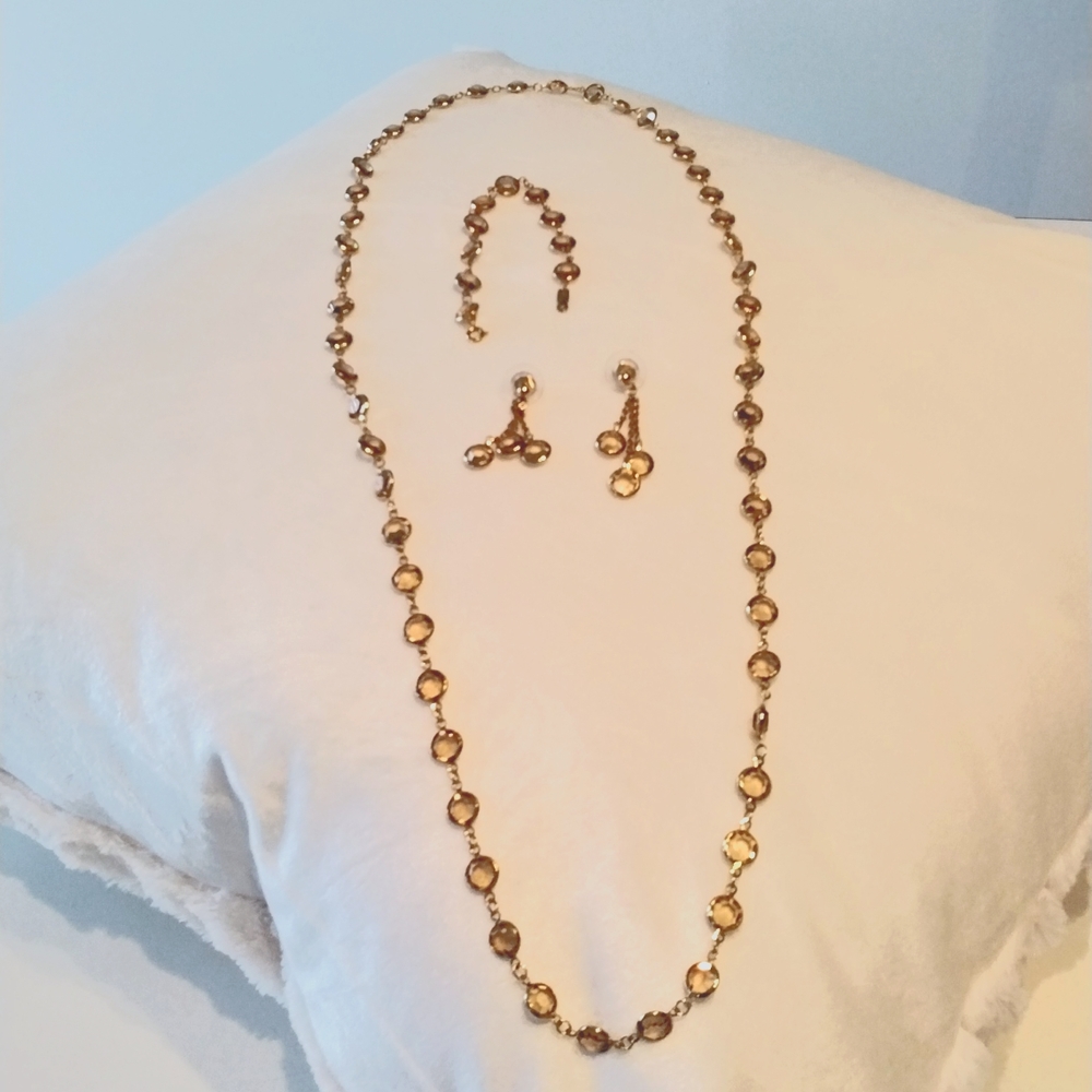Beautiful vintage 3 piece set (necklace, earrings and bracelet)
